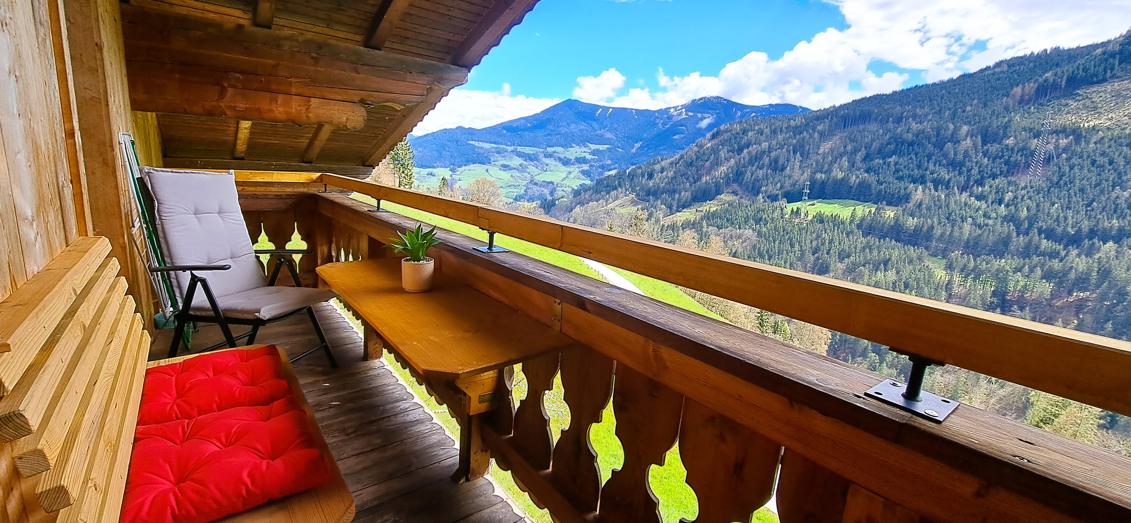 Großer Balkon mit Blick auf Bischofshofen